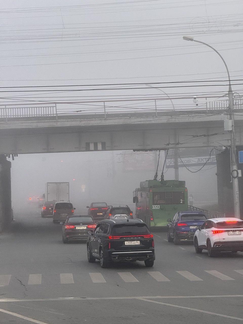 Фото Новосибирск окутал густой туман утром 17 сентября – 15 завораживающих кадров 8